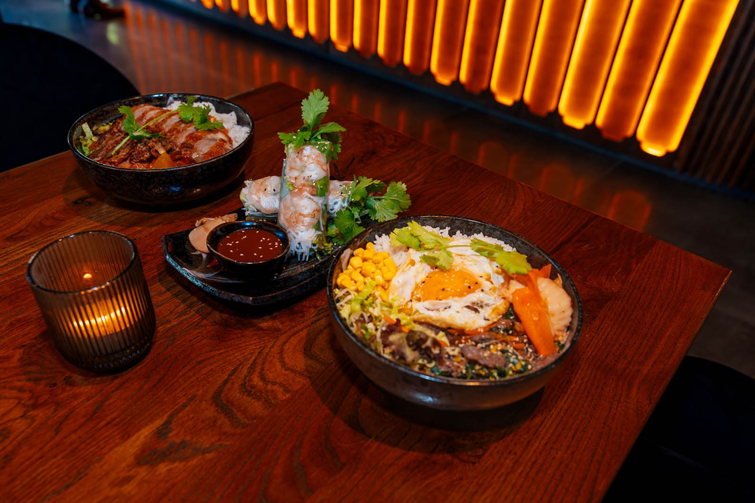 Das Amami Restaurant in Kiel - Gerichte auf einem Tisch